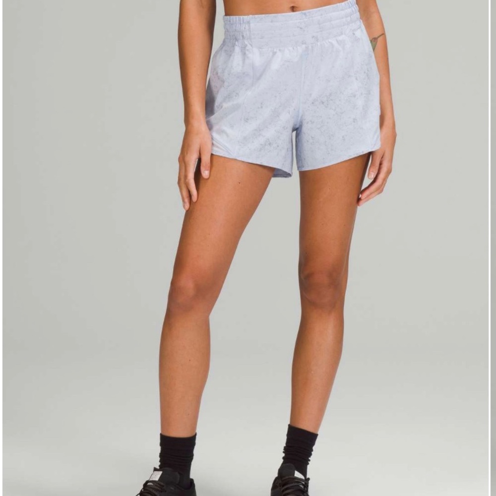 Lululemon Hotty Hot High-Rise Lined Short 4"
Gravel Dust Pastel Blue Multi-sz 12